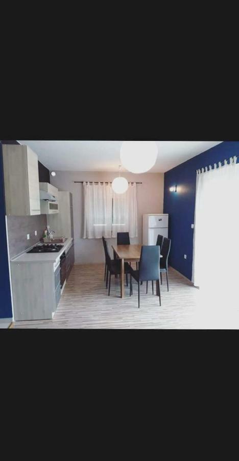 Apartments Laura I Angelina Tribalj Exteriör bild